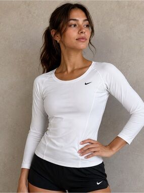 Nike Dri-FIT Women’s XL White 3/4 Sleeve Athletic Top Mesh Back Stretch NWOT